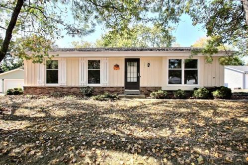 810 Cherrywood Dr, Waukesha, WI 53188-2774