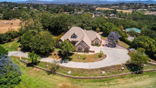930 Oak Ln, Escondido, CA 92029-5712