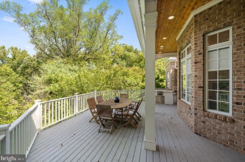 100 Deer Vly Ln, Wilmington DE  19807-1912 exterior