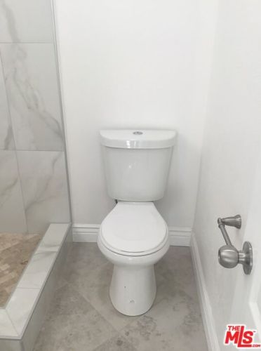 2720 Valencia Dr, Bakersfield CA  93306-6500 exterior