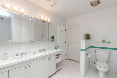 98 Kings Dr, Southport CT  06890-1209 exterior