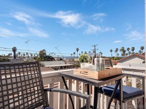 4729 Pescadero Ave, San Diego CA 92107-3541 exterior