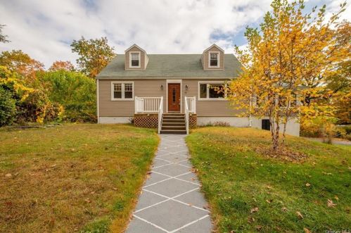 14 Julie Ln, Greenwood Lake, NY 10925-4101