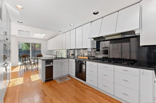 13 Old Orchard Rd, Rye Brook NY  10573-1133 exterior