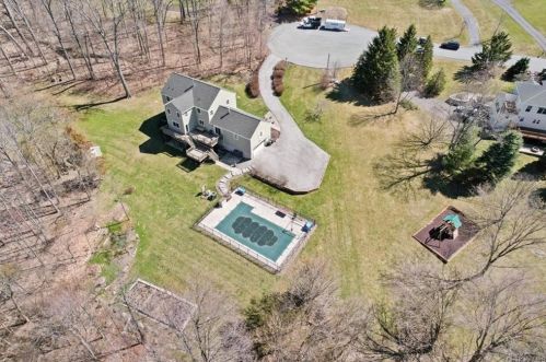 15 Menayas Ct, Washingtonville, NY 10992-2032