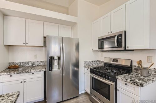27153 Rainbow Creek Dr, Temecula CA  92591-4512 exterior