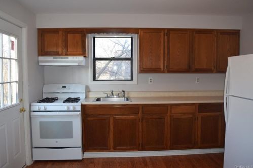 12 Highland Ave, Florida, NY 10921-1304
