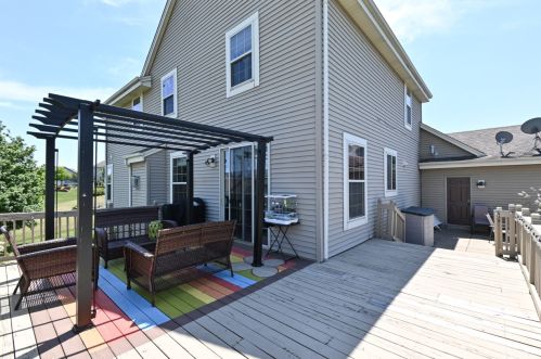 715 Apple Orchard Dr, Waterford WI  53185-2895 exterior