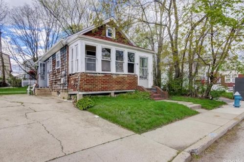 75 Holland Ave, Floral Park, NY 11001-1507