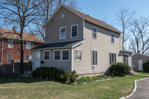 55 Grove Ave, Canaan Lake, NY 11772-4113