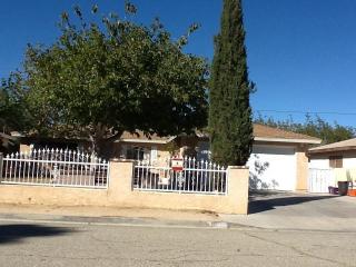 1525 Richfield Ave, Tropico Village, CA 93560-7401