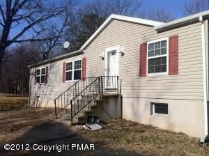 197 Elk Dr, Bushkill, PA 18324