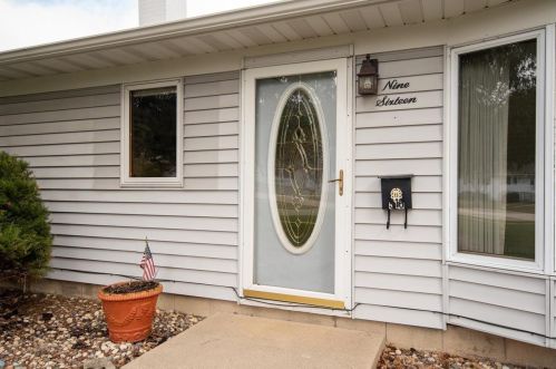 916 Harding St, Menasha, WI 54952-2508