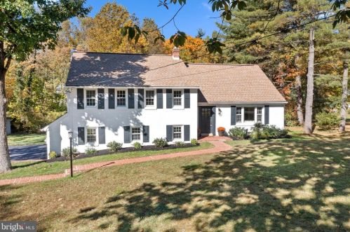 190 Woodstock Rd, Ithan, PA 19085-1417