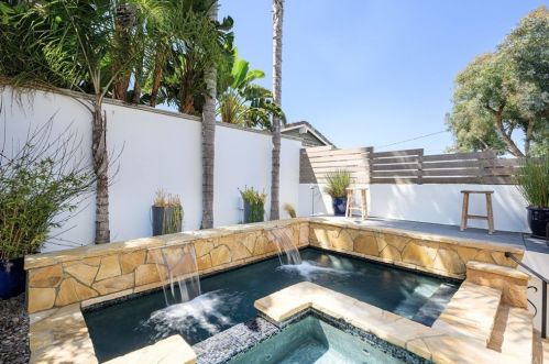 513 Dianthus St, Manhattan Beach CA  90266-6720 exterior