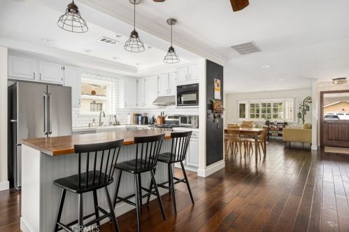 1932 Montair Ave, Long Beach CA  90815-3011 exterior