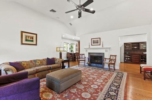 18 Aldridge Rd, Chappaqua NY  10514-3401 exterior