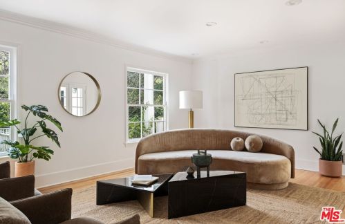 3911 Benedict Canyon Dr, Van Nuys CA  91423-4625 exterior