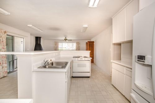 4 Casa Linda Dr, Woodland CA  95695-4612 exterior