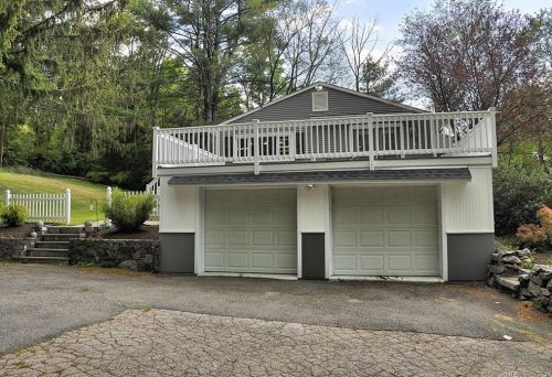 17 Hyland Ave, Woodbury, CT 06798-3923