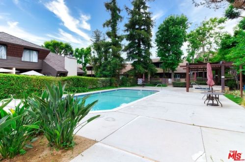 15050 Sherman Way, Van Nuys CA  91405-2127 exterior