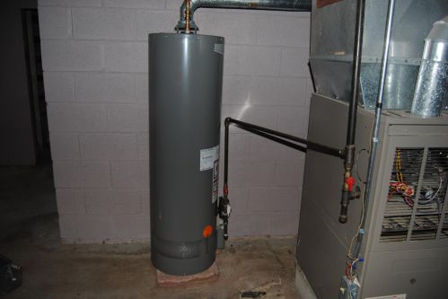 8339 Lk Dr, Milwaukee WI 53217-2816 exterior