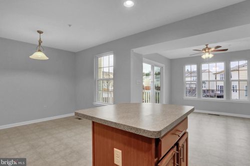 726 Blossom Dr, Hanover PA  17331-2078 exterior