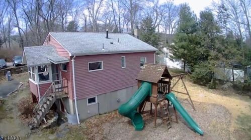 97 Center St, West Milford Lakes, NJ 07480-1970