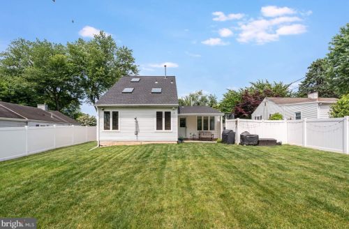 1009 Willow St, Southampton PA  18966-3435 exterior