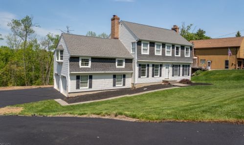 41 Alvin Rd, West Milford Lakes, NJ 07480-1642