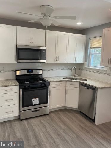 411 39th St, Wilmington, DE 19802-2115