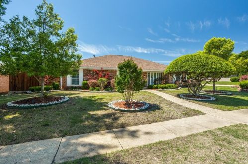 2402 Aspen St, Richardson TX  75082-3327 exterior