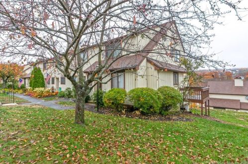 204 Concord Ct, Beacon Falls, CT 06403-4925