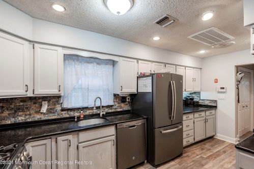 49 Cooks Bridge Rd, Jackson Twp NJ  08527-2523 exterior