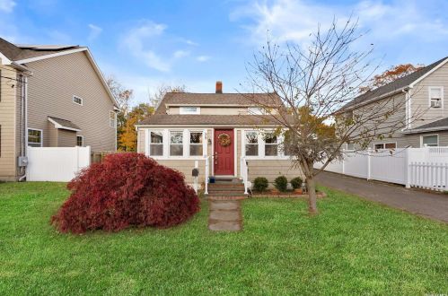 35 Swezey St, Canaan Lake, NY 11772-4125