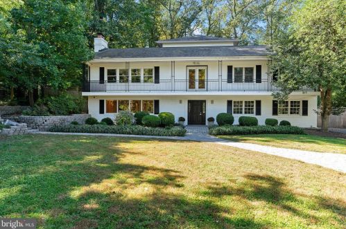 3310 Goldsboro Pl, Falls Church, VA 22042-4107