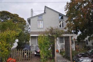 121 Woodycrest Dr, Farmingville, NY 11738-2622