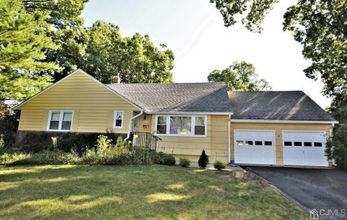 10 Ridge Ct, East Brunswick, NJ 08816-2932