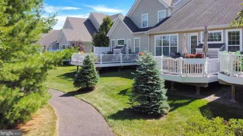 212 Hopewell Dr, Collegeville PA  19426-2852 exterior