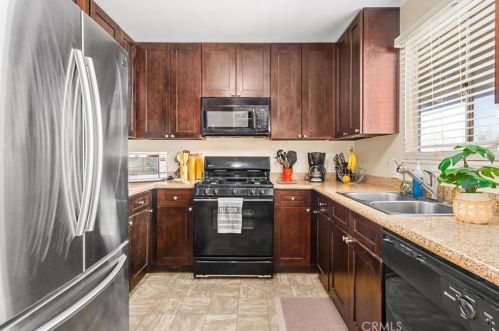 16193 Colina St, Victorville CA  92395-3610 exterior