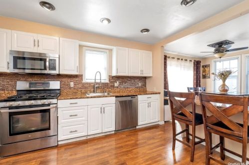 94 Waldorf Ave, Floral Park NY  11003-1519 exterior