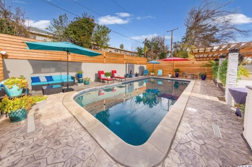 3041 Alabama St, Glendale CA 91214-2703 exterior