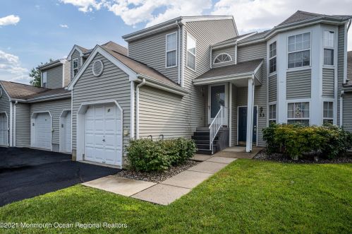32 Pagoda Ln, East Freehold, NJ 07728-4156