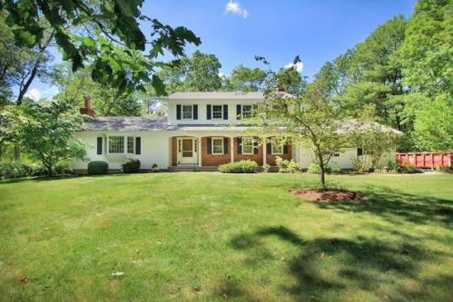 25 Centerview Dr, Huntington, CT 06484-2626
