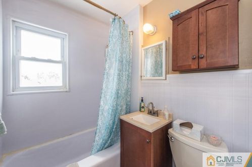 146 Oakmanor Pkwy, South Plainfield NJ  07080-4923 exterior