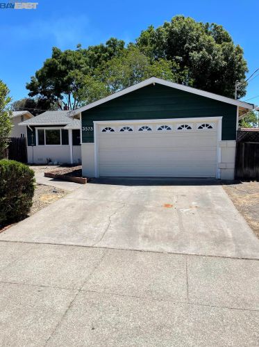 3575 Hillsborough Dr, Concord, CA 94520-1545