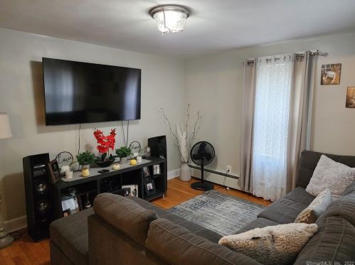 36 Pratt St, Norwich CT  06360-3733 exterior