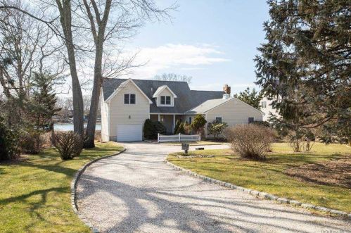 1630 Beebe Dr, Nassau Point, NY 11935-2294