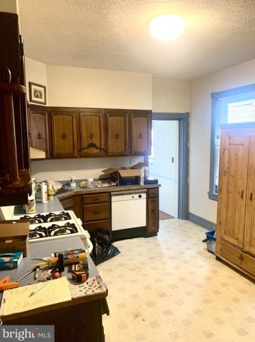 1305 Oak St, Wilmington DE  19805-4340 exterior