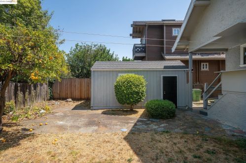 644 55 St, Oakland CA 94609-1601 exterior